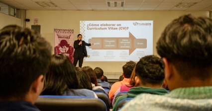 J&oacute;venes de la Polit&eacute;cnica reciben consejos para encontrar empleo