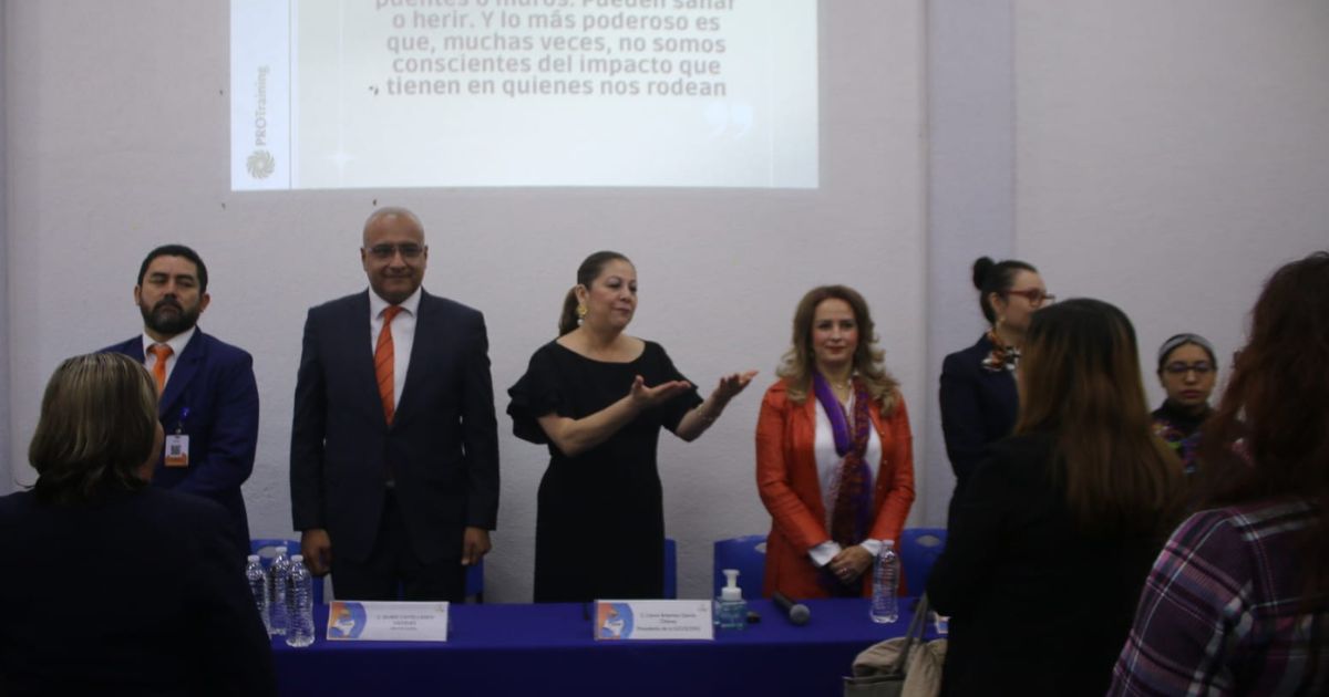 Inaugura Laura Artemisa Foro "Educar en Familia, Transformar en Comunidad”