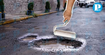 PAN pinta baches ante rechazo de Morena para taparlos en Puebla