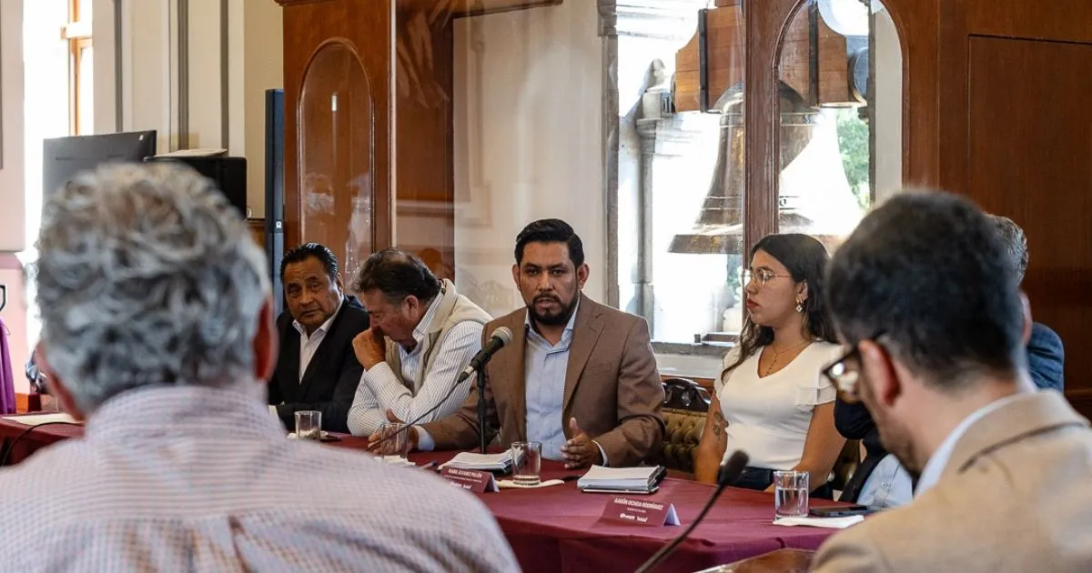 Dialoga secretario de Economía con empresarios turísticos por Estacionamiento Rotativo