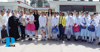 DIF Tehuacán entrega kits de higiene personal a niñas de la Casa Hogar Santa María Goretti