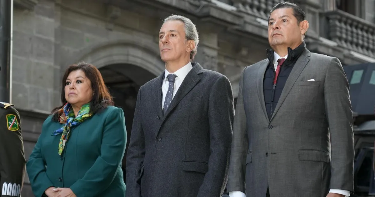El Gobernador Alejandro Armenta, y el presidente municipal, Pepe Chedraui, encabezaron los festejos con una ceremonia cívica en el Zócalo