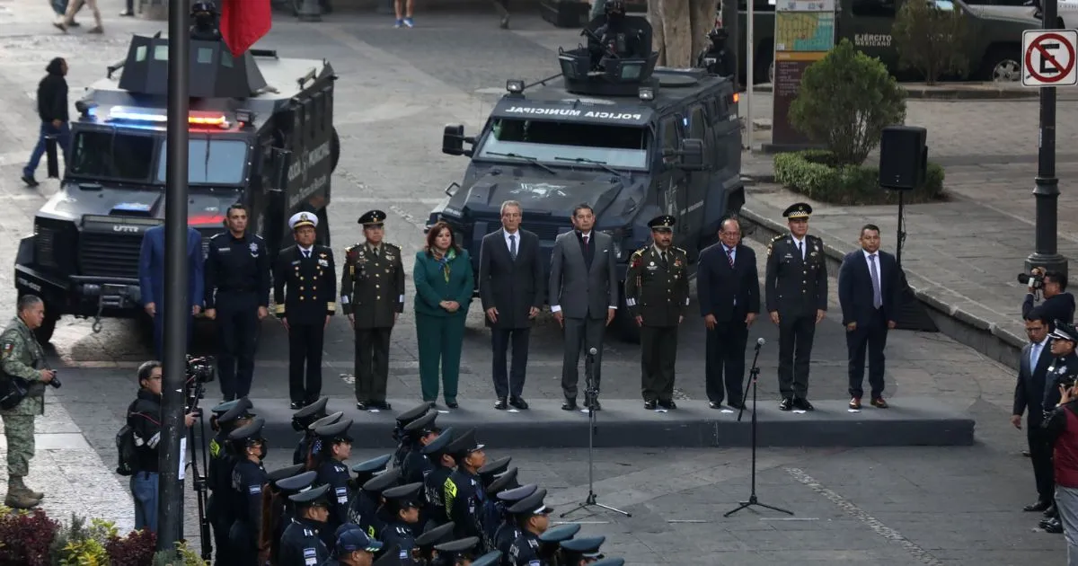 El Gobernador Alejandro Armenta, y el presidente municipal, Pepe Chedraui, encabezaron los festejos con una ceremonia cívica en el Zócalo
