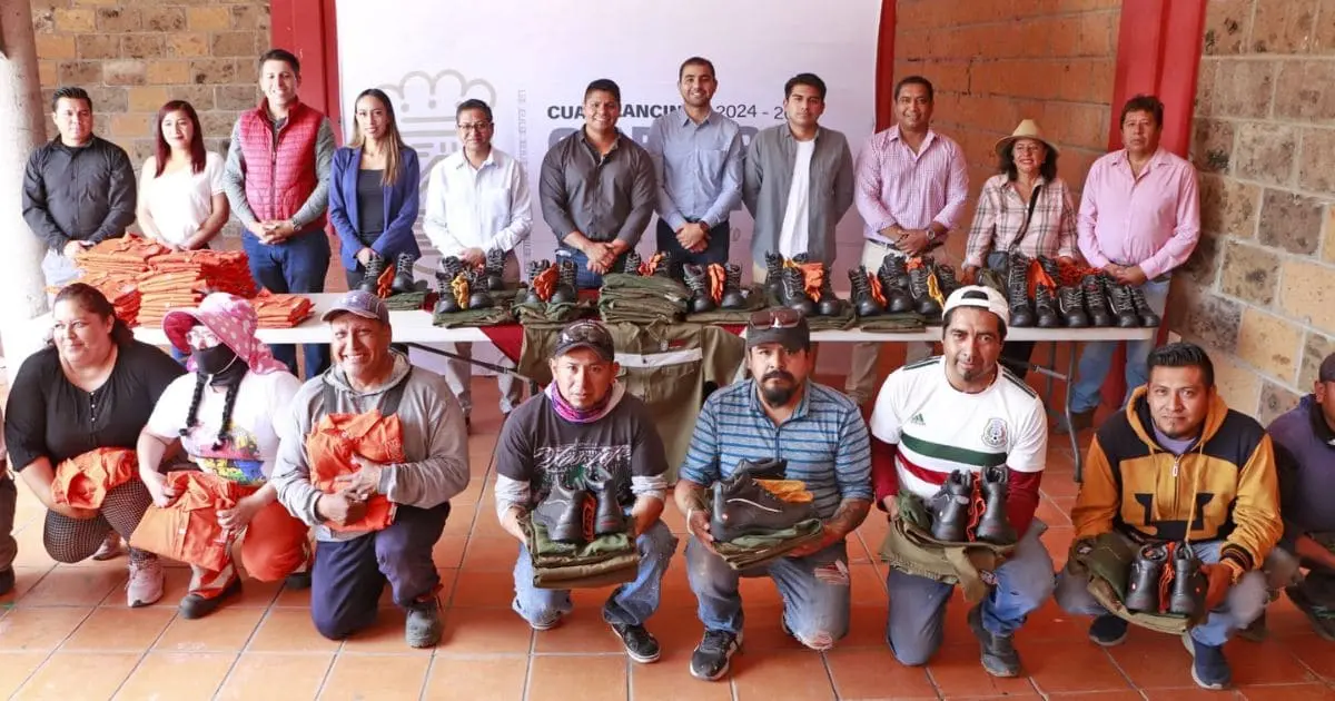 Entrega Omar Muñoz uniformes al personal del Servicio de Recolección de Residuos Sólidos Urbanos