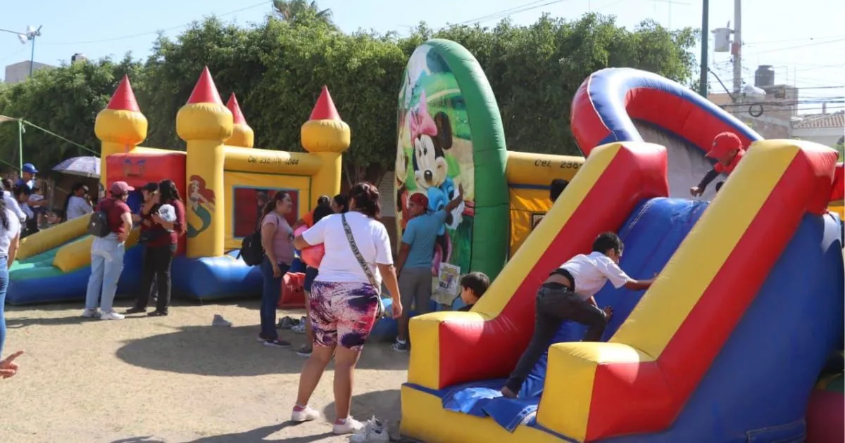 Cientos de niñas y niños disfrutan de una tarde de diversión y alegría durante festejo del Día del Niño
