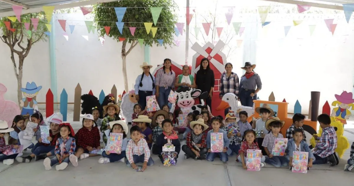 Gobierno de Tehuacán lleva alegría y felicidad con entrega de juguetes en escuelas, colonias y Juntas auxiliares 