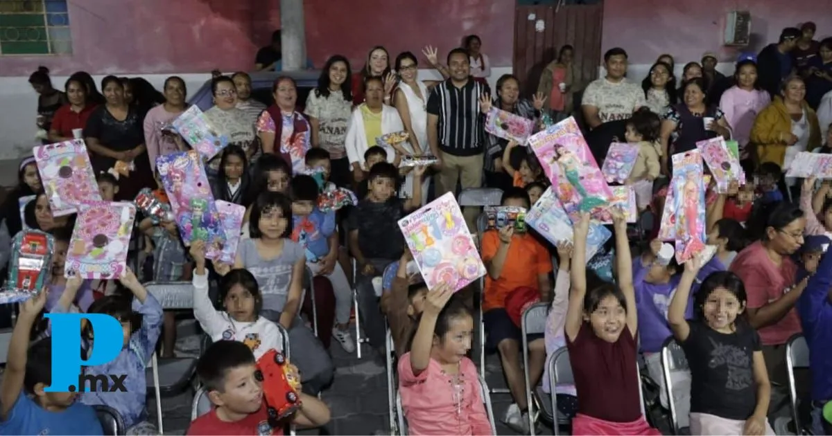 Gobierno de Tehuacán lleva alegría y felicidad con entrega de juguetes en escuelas, colonias y Juntas auxiliares 