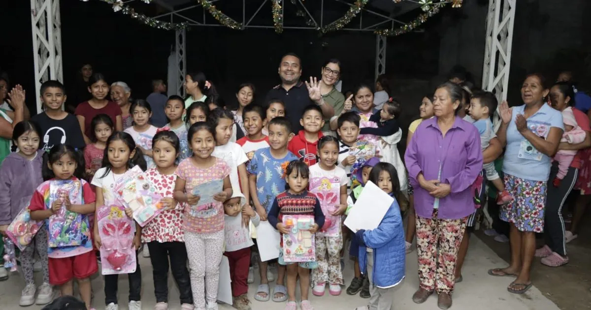 Gobierno de Tehuacán lleva alegría y felicidad con entrega de juguetes en escuelas, colonias y Juntas auxiliares 
