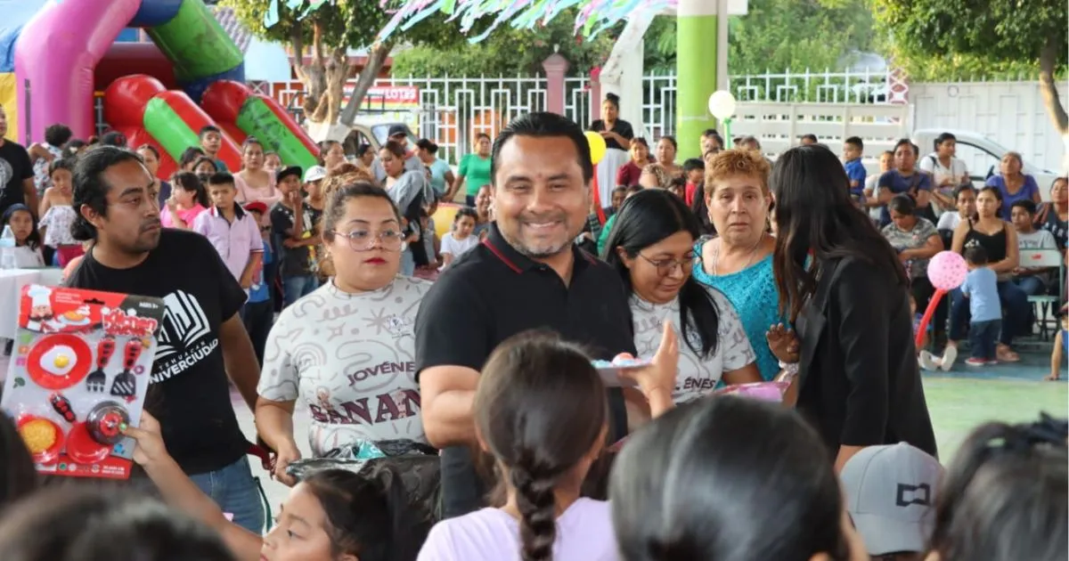 Gobierno de Tehuacán lleva alegría y felicidad con entrega de juguetes en escuelas, colonias y Juntas auxiliares 