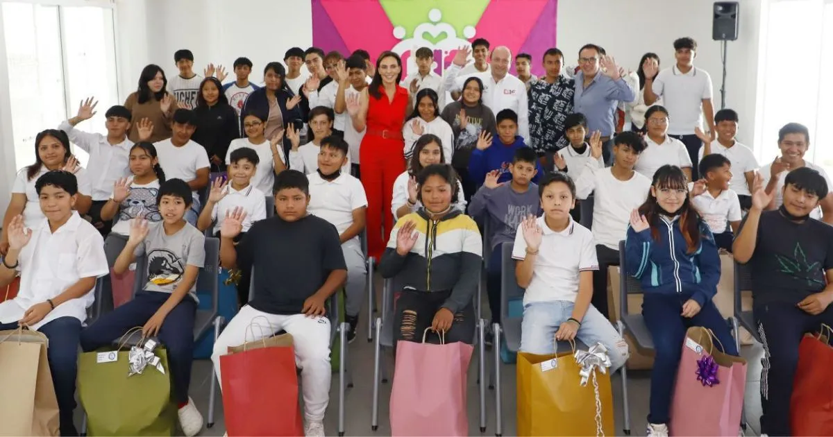 Entregó MariElise Budib, chamarras y tenis a niñas y niños del Centro de Día 
