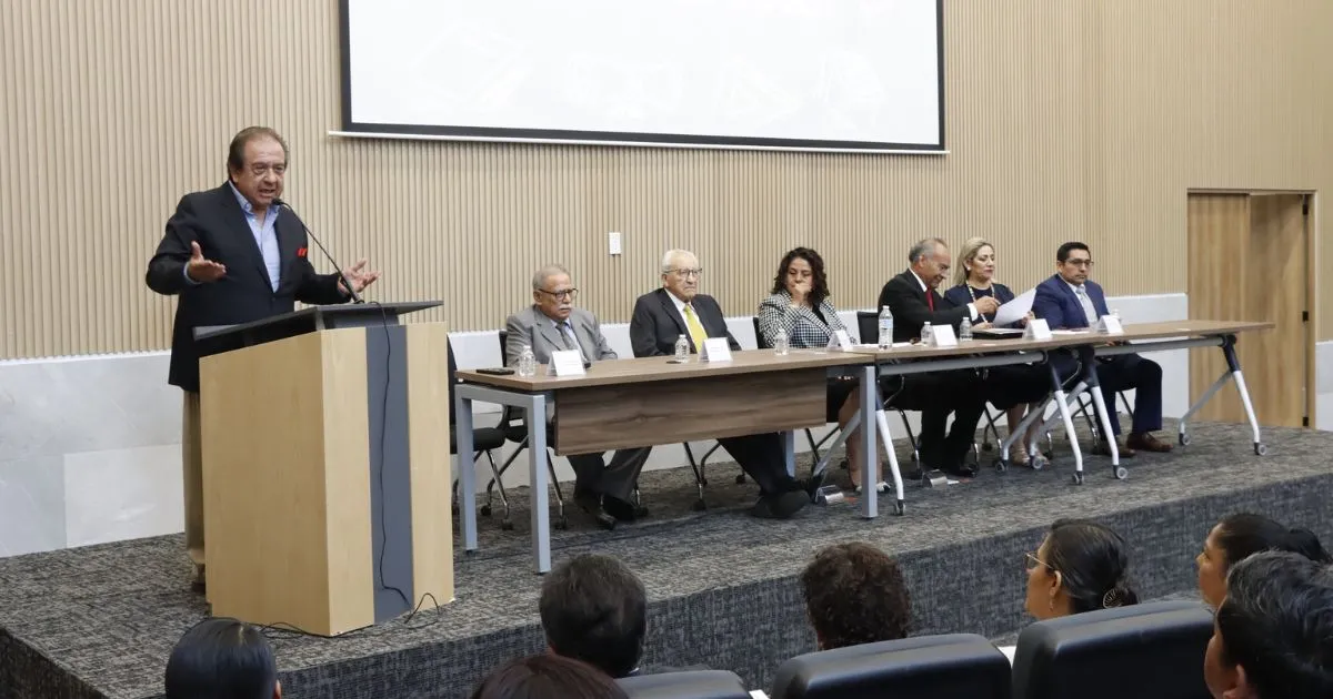 Reconocen a docentes en Congreso por su amplia y destacada labor
