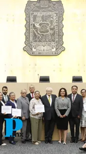 Reconocen a docentes en Congreso por su amplia y destacada labor