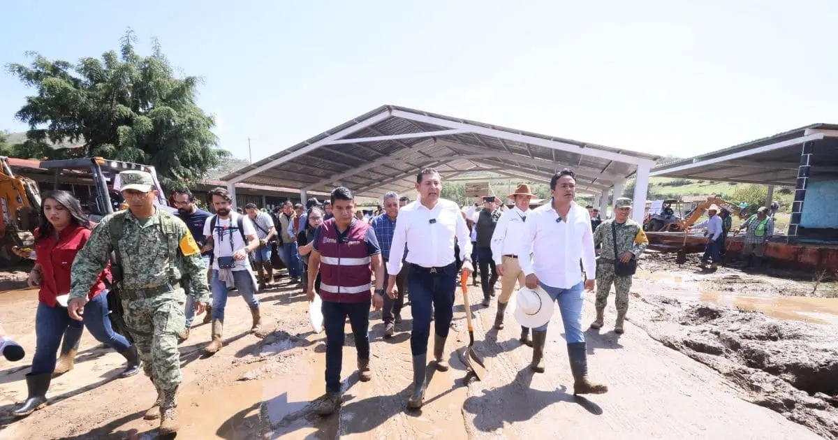 Gobernador Armenta y fuerzas de seguridad nacional, estatal y municipal atienden personalmente y compromete reposición de 70 viviendas afectadas por tromba