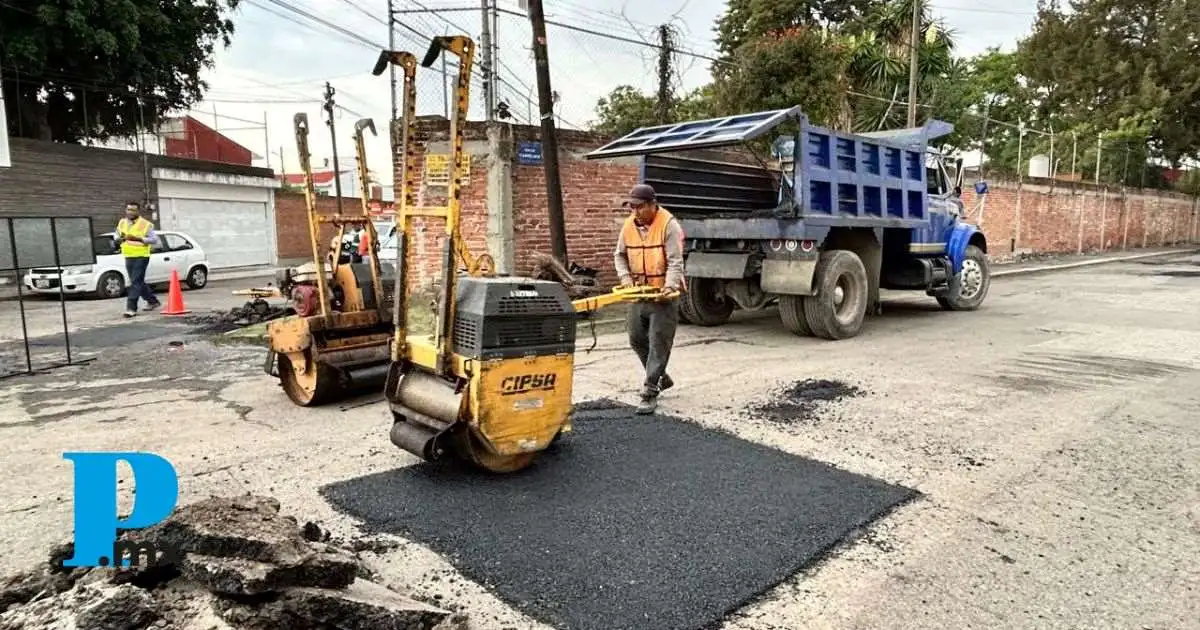 Campaña “Bacheando Puebla” mejora vialidades en colonia Bugambilias