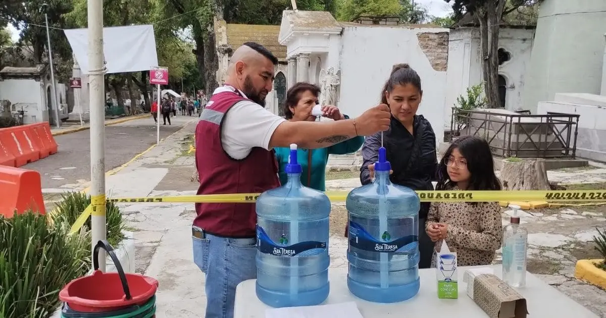 Se habilitaron puntos de hidratación con el abasto constante de agua 