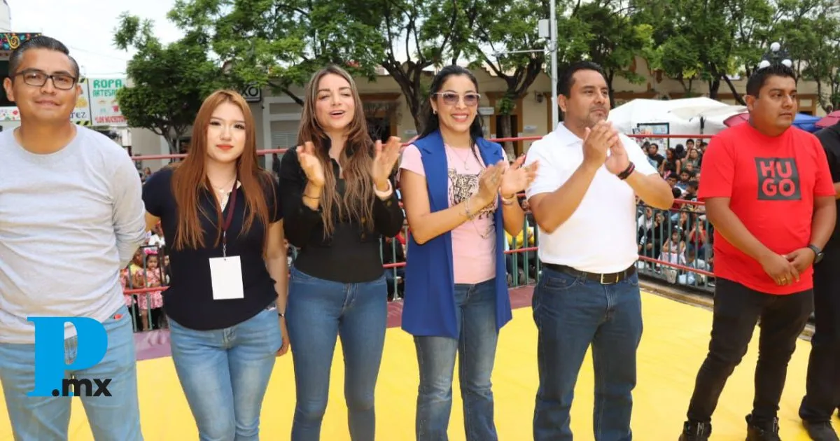 Ayuntamiento de Tehuacán festeja a los papás con función de lucha libre