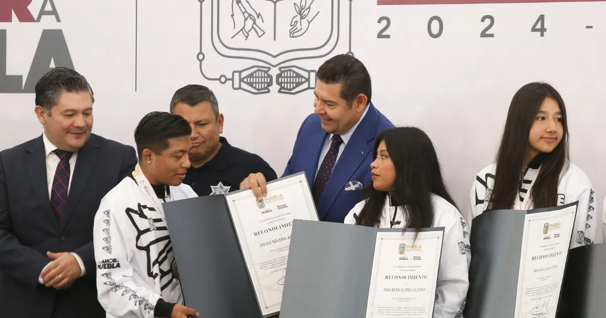  El gobernador Alejandro Armenta reconoció el esfuerzo y la entrega de las y los atletas que representan con dignidad al estado