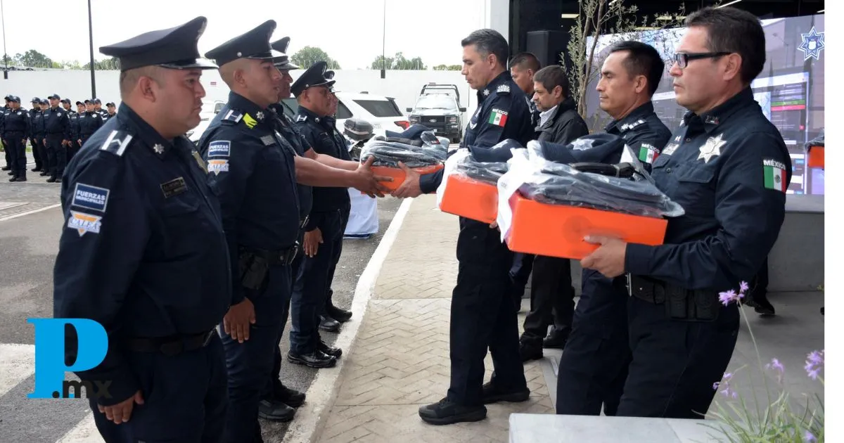 Entrega SSC uniformes a elementos operativos de la Policía de la Ciudad