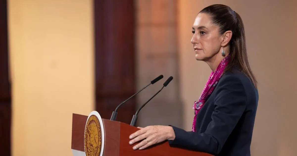 Claudia Sheinbaum firma decretos para facilitar la movilidad de maestras y maestros