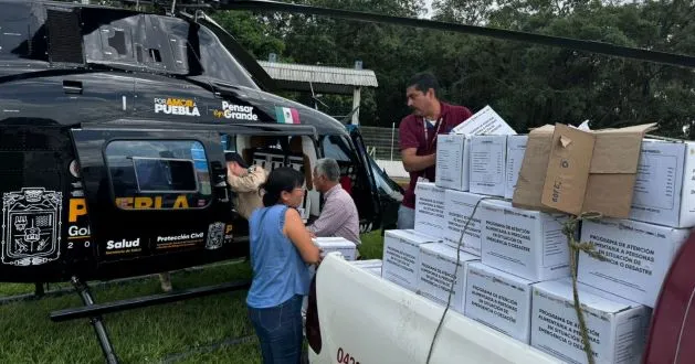 Alejandro Armenta recorrió el municipio para revisar las afectaciones ocasionadas por la crecida del  río Pantepec
