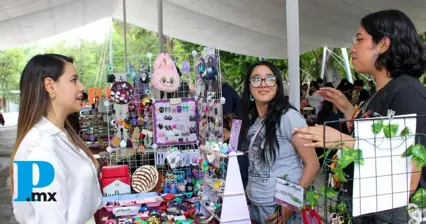 Mercadito de Juventudes da espacio a jóvenes emprendedores poblanos