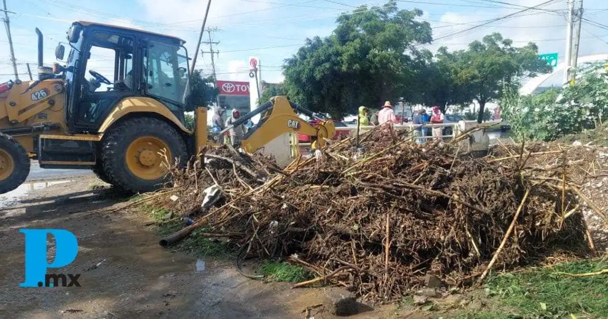 Gobierno de Tehuacán atiende inmediatamente inundaciones en Santa Cecilia tras apertura del dren de Valsequillo por Conagua, por intensas lluvias.