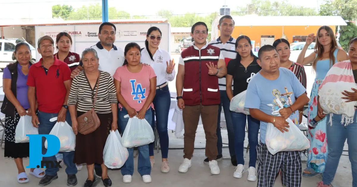 Entrega alcalde Alejandro Barroso apoyos alimentarios en San Marcos Necoxtla