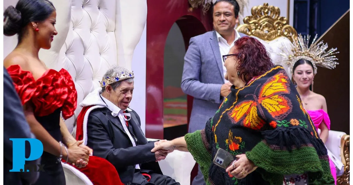 Rubén, símbolo de inclusión y comunidad es coronado como Rey de Chignahuapan 