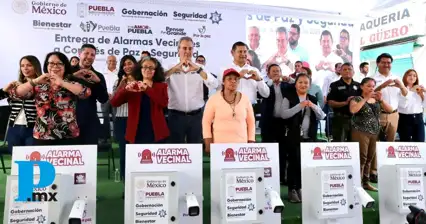 Alejandro Armenta entrega 100 alarmas vecinales en San Felipe Hueyotlipan