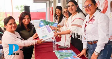 Gobierno de San Pedro Cholula entrega carpetas de emergencia a centros CAIC