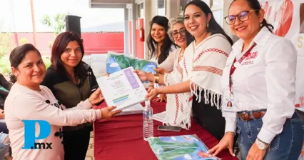 Gobierno de San Pedro Cholula entrega carpetas de emergencia a centros CAIC