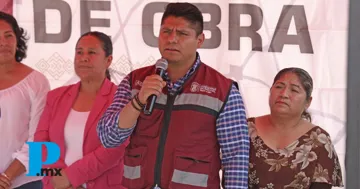 Omar Muñoz inaugura calle clave en Cuautlancingo tras 20 años de olvido