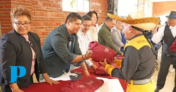 Omar Muñoz y Tere Alfaro festejan a los abuelitos de Cuautlancingo