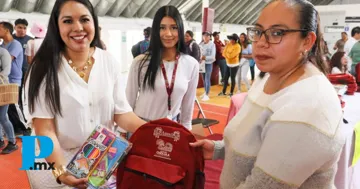 San Pedro Cholula entrega kits escolares a estudiantes de preescolar y CAIC’s
