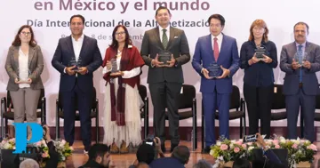 Autoridades federales, estatales e internacionales destacaron el compromiso para reducir el analfabetismo a menos del 4 por ciento.