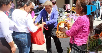 San Pedro Cholula revive el Trueque con artesanos y visitantes de todo México