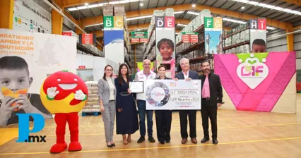 MariElise Budib entrega donativo al Banco de Alimentos