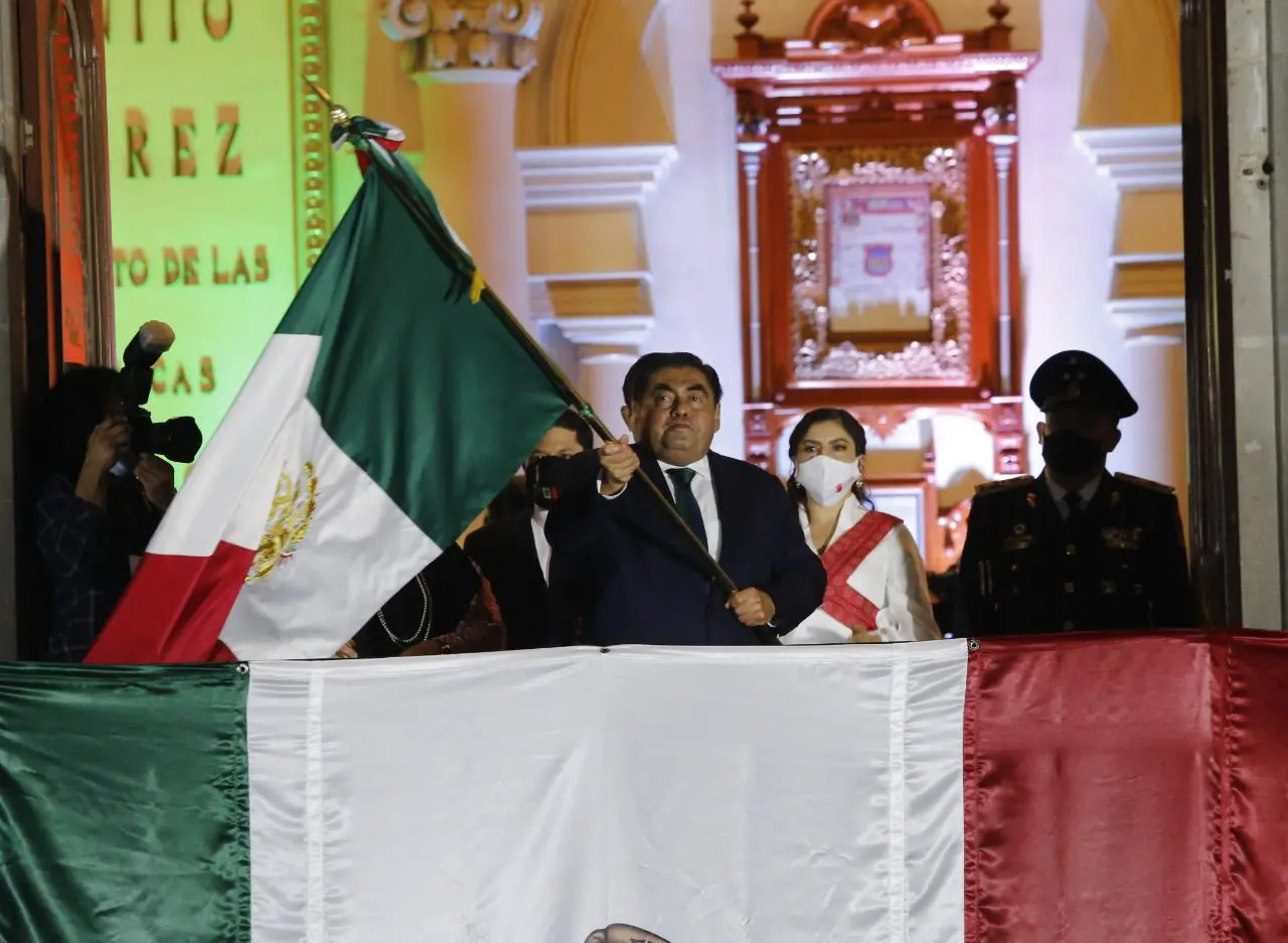 Miguel Barbosa ante un zócalo sin gente por la pandemia