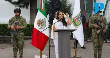 Tonantzin Fernández encabeza acto cívico por el 15 de septiembre en Cholula