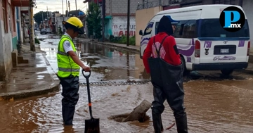 Brigadas de Protección Civil abrieron pozos de visita