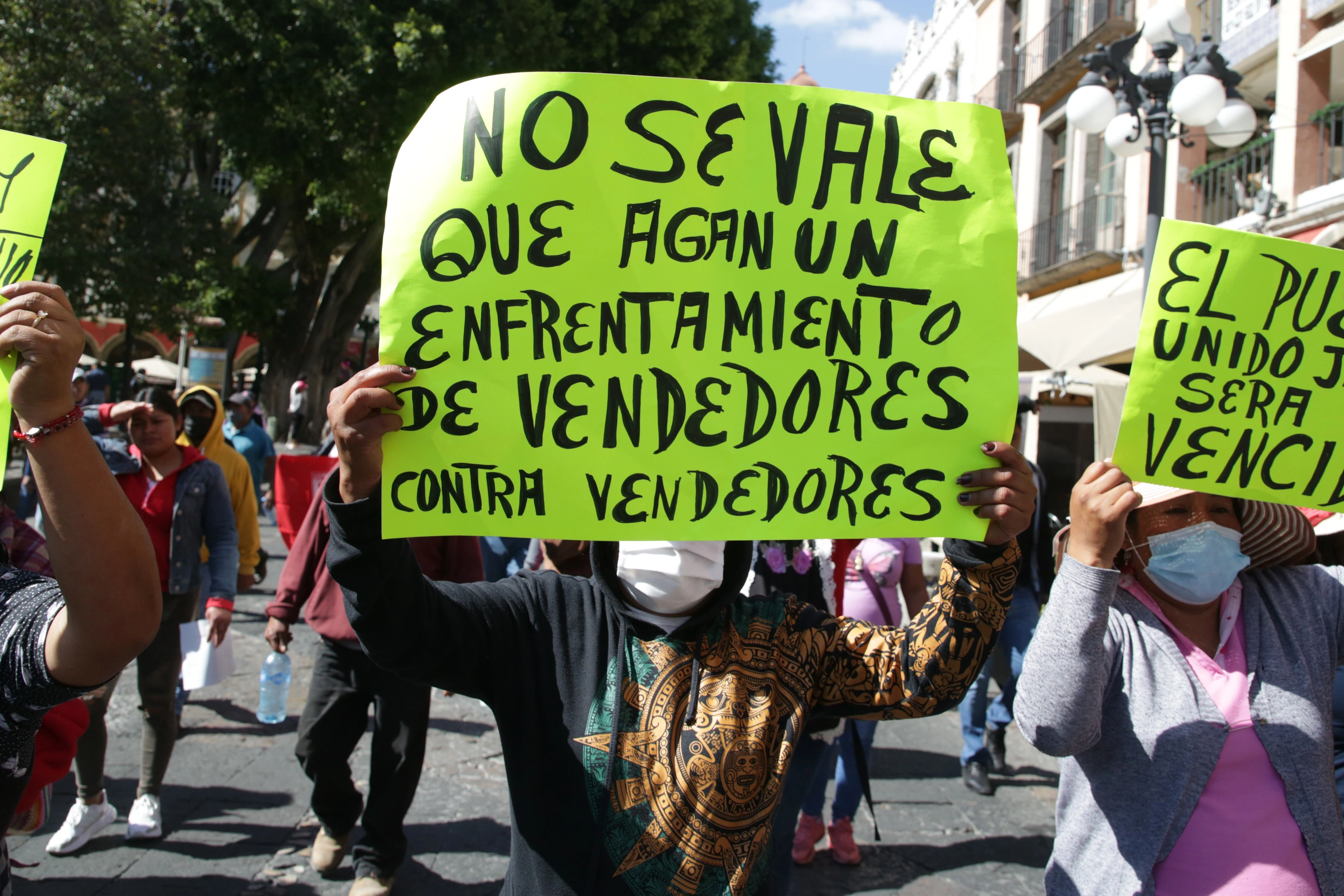 Comerciantes de la UPVA 28 de Octubre protestan afuera de Palacio Municipal (Archivo)