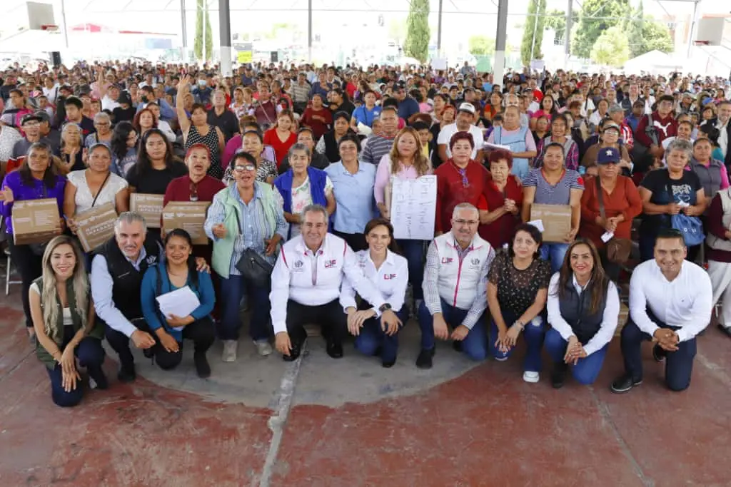 MariElise Budib, el alcalde, Pepe Chedraui y el secretario General de Gobierno, Franco Rodríguez en Agua Santa