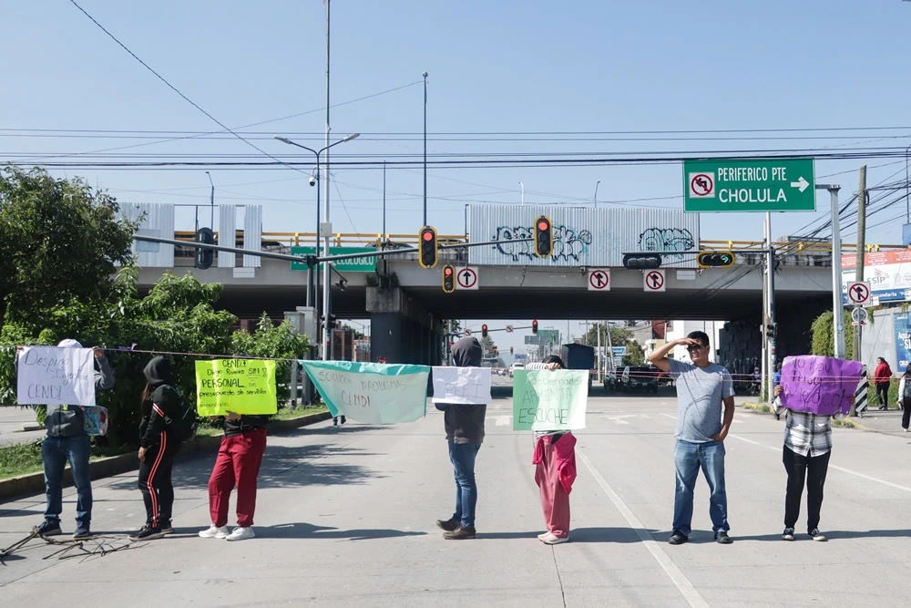 Bloqueo en 11 Sur por padres de familia del CENDI Diego Rivera/ EsImagen