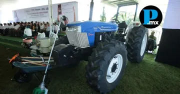 El gobernador Alejandro Armenta encabeza la entrega de paquetes de fertilizantes y maquinaria para la Mixteca poblana