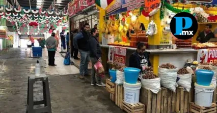 El alcalde José Chedraui Budib presentó la estrategia para equipar a los mercados de Puebla con paneles solares y cámaras de seguridad a partir de 2026.