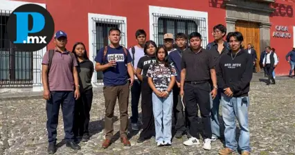 Estudiantes protestan en Tecomatlán por robo de aires acondicionados