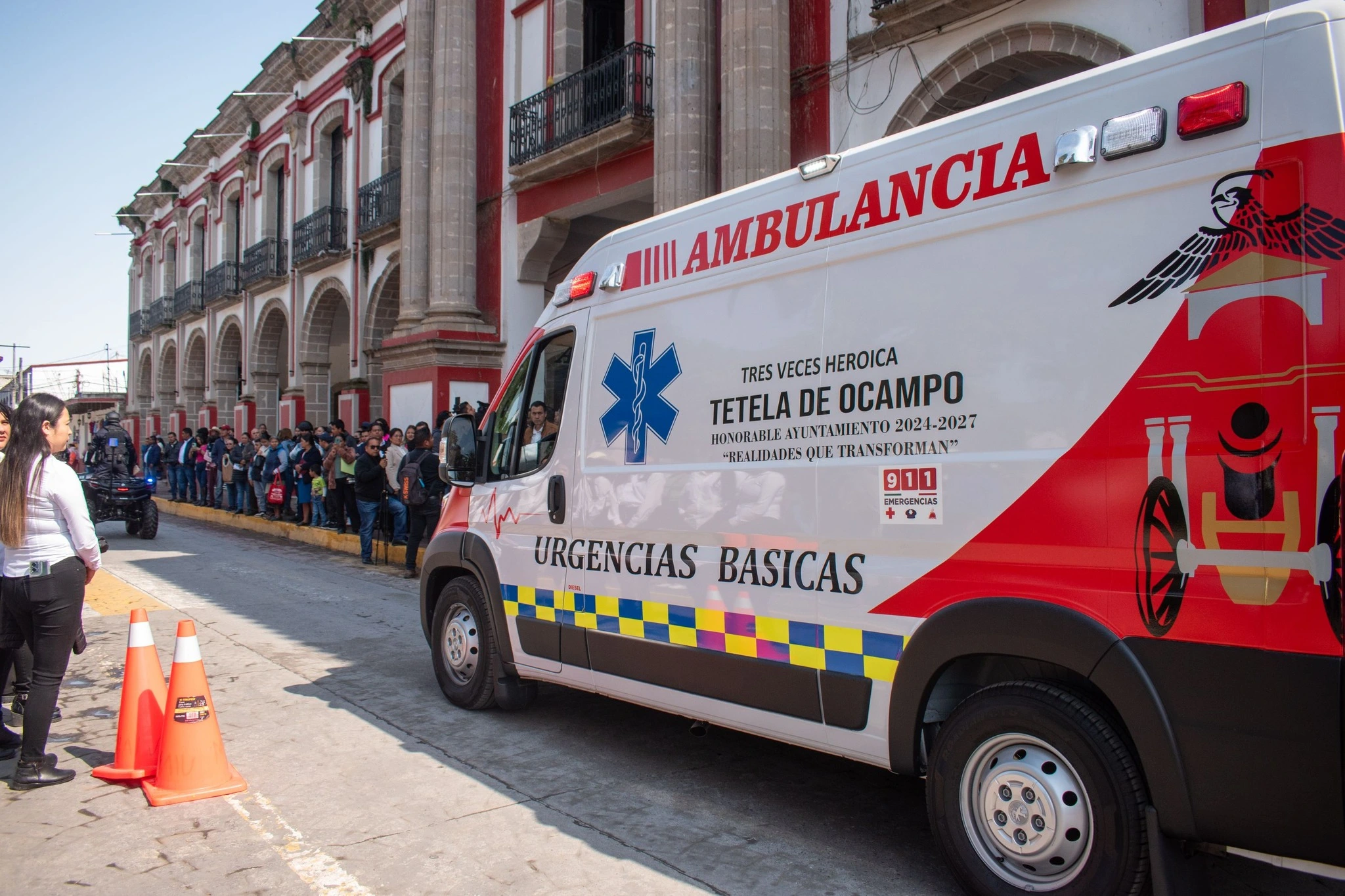 Ambulancia adquirida también a la misma proveedora del camión de basura, María Vázquez