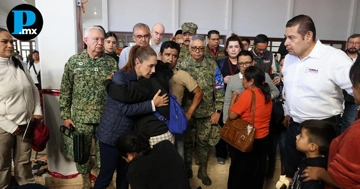 Claudia Sheinbaum visita albergue en Huauchinango