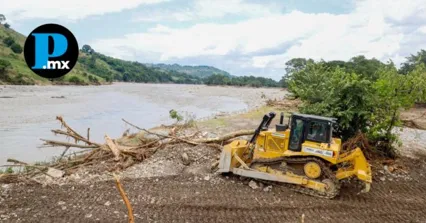 Gobierno federal y estatal encabezan reapertura de caminos y entrega de víveres en Pantepec