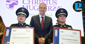 Policías caídos y en activo reciben homenaje por su servicio en Puebla